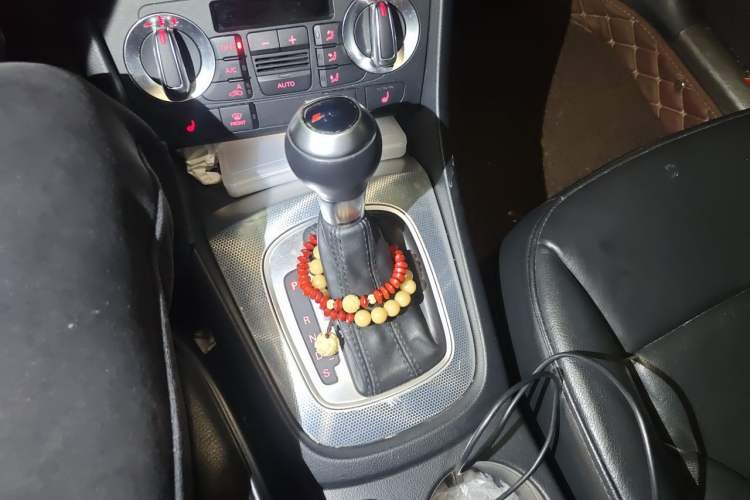 Used Audi Q3 2015 35 TFSI quattro Technology Edition Gear Lever