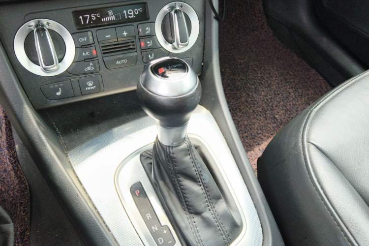 Used Audi Q3 2015 35 TFSI quattro Technology Edition Gear Lever