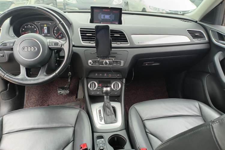 Used Audi Q3 2015 35 TFSI quattro Technology Edition Gear Lever