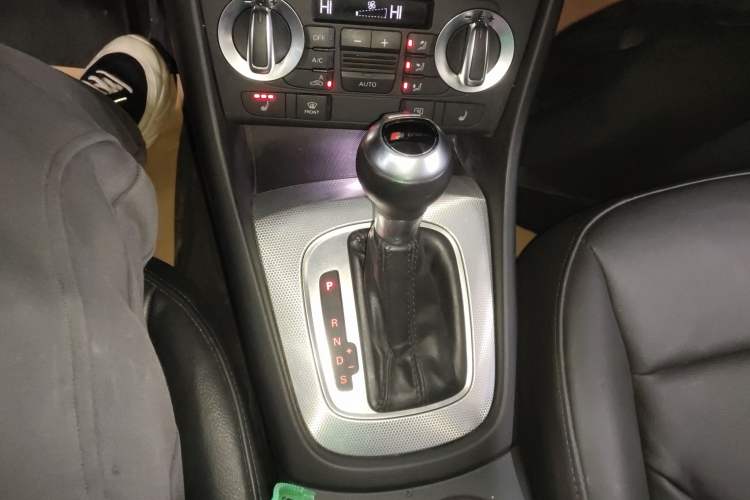 Used Audi Q3 2015 35 TFSI quattro Technology Edition Gear Lever