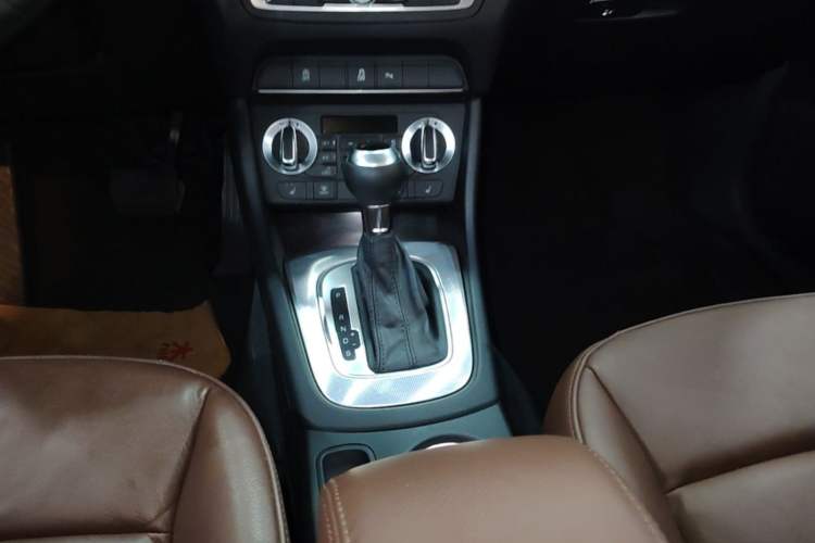 Used Audi Q3 2015 35 TFSI Millionth Anniversary Comfort Model Gear Lever