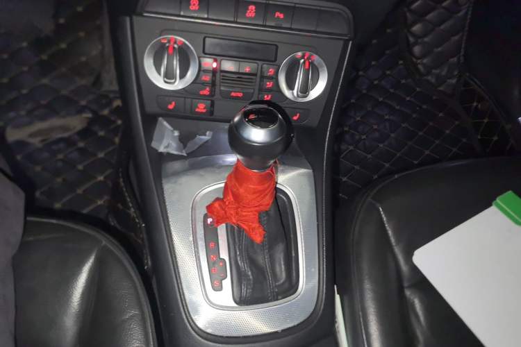 Used Audi Q3 2015 35 TFSI Comfort Model Gear Lever