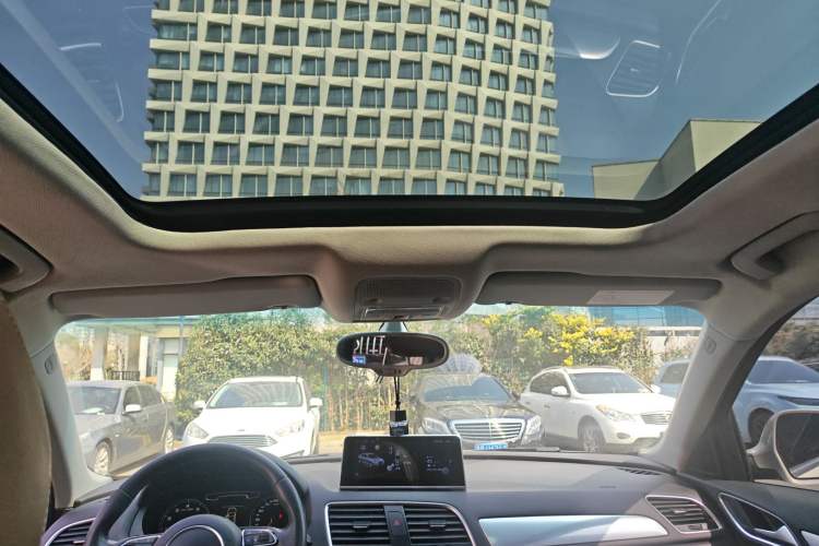Used Audi Q3 2015 30 TFSI Comfort Model Headliner
