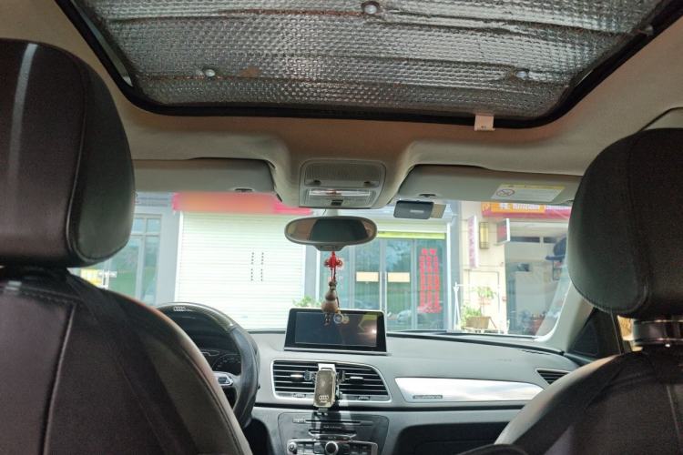 Used Audi Q3 2015 35 TFSI quattro Comfort model Headliner
