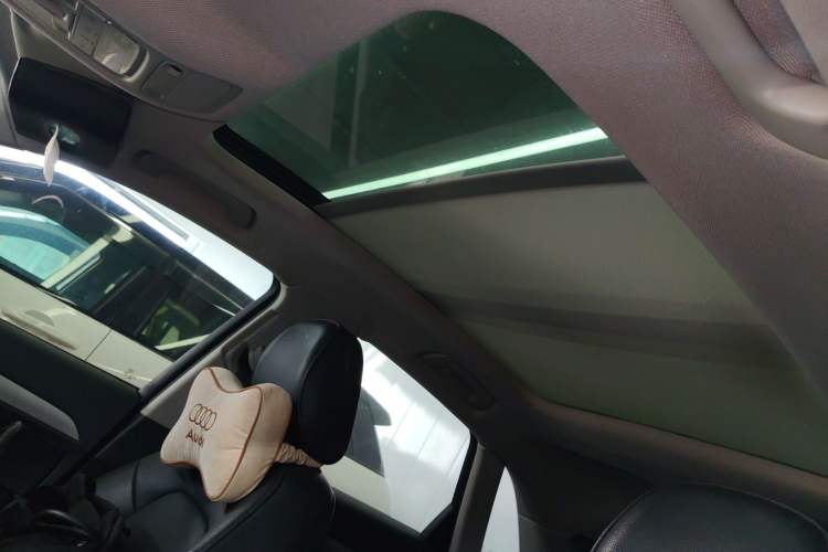 Used Audi Q3 2015 30 TFSI Ambition Edition Headliner