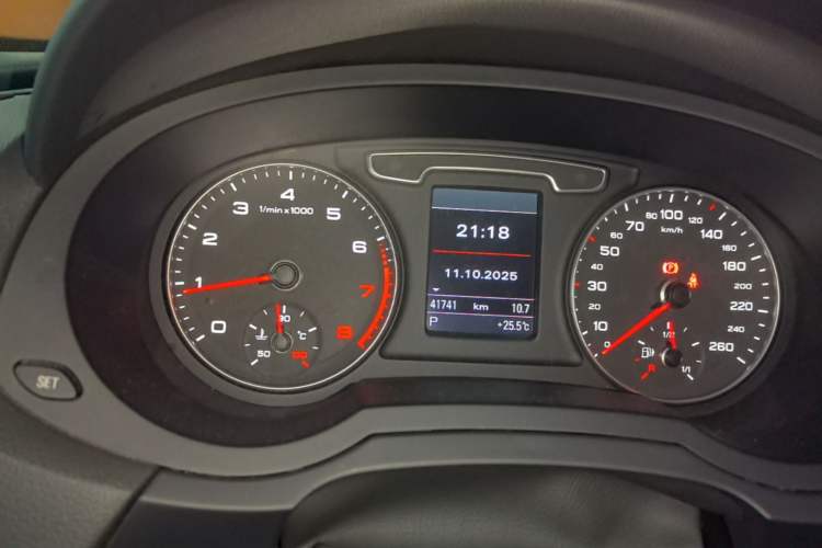 Used Audi Q3 2015 35 TFSI quattro Technology Edition Instrument Cluster