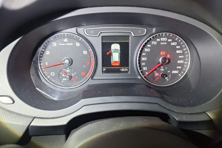 Used Audi Q3 2015 35 TFSI quattro Technology Edition Instrument Cluster