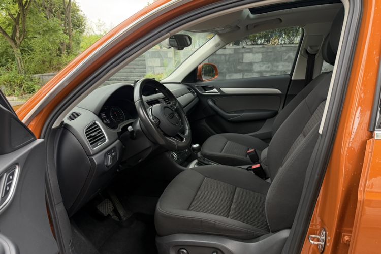 Used Audi Q3 2015 30 TFSI Ambition Edition Interior 2