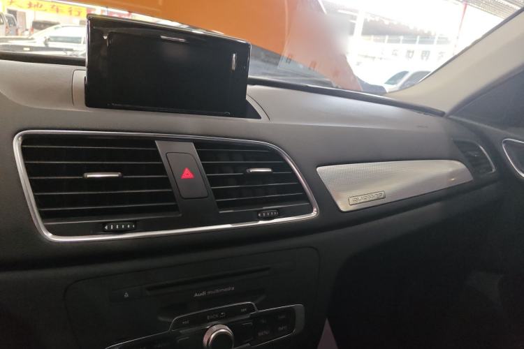 Used Audi Q3 2015 35 TFSI quattro Technology Edition Interior 2