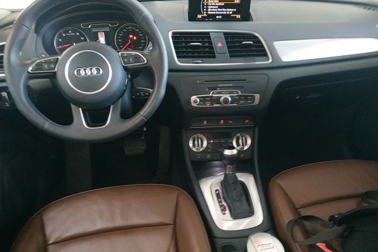 Used Audi Q3 2015 35 TFSI quattro Technology Edition Interior 2