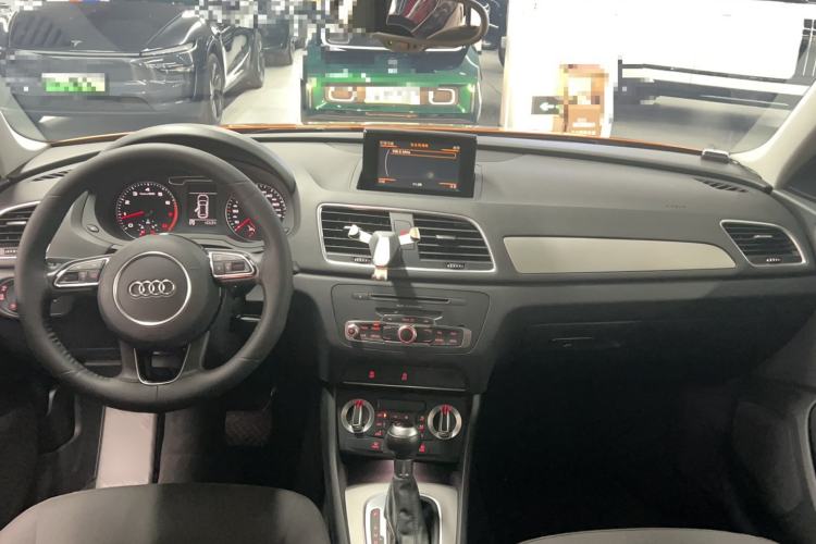 Used Audi Q3 2015 30 TFSI Ambition Edition Interior 3