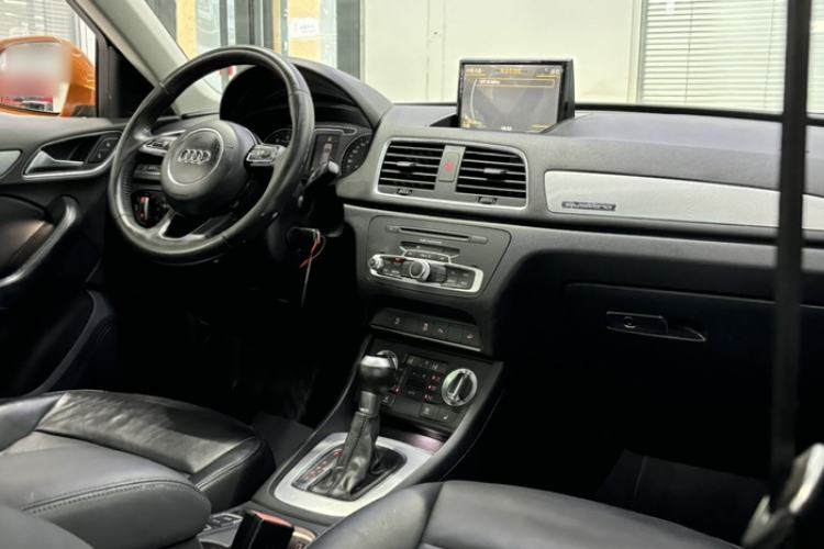 Used Audi Q3 2015 35 TFSI quattro Technology Edition Interior 3