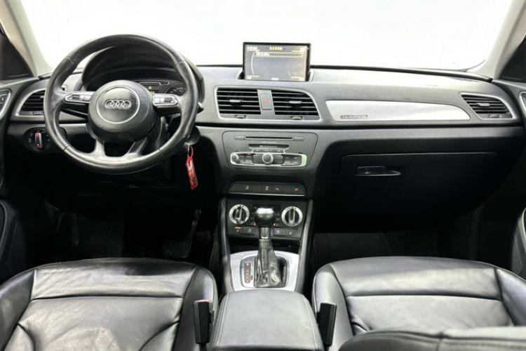 Used Audi Q3 2015 35 TFSI quattro Technology Edition Interior 5