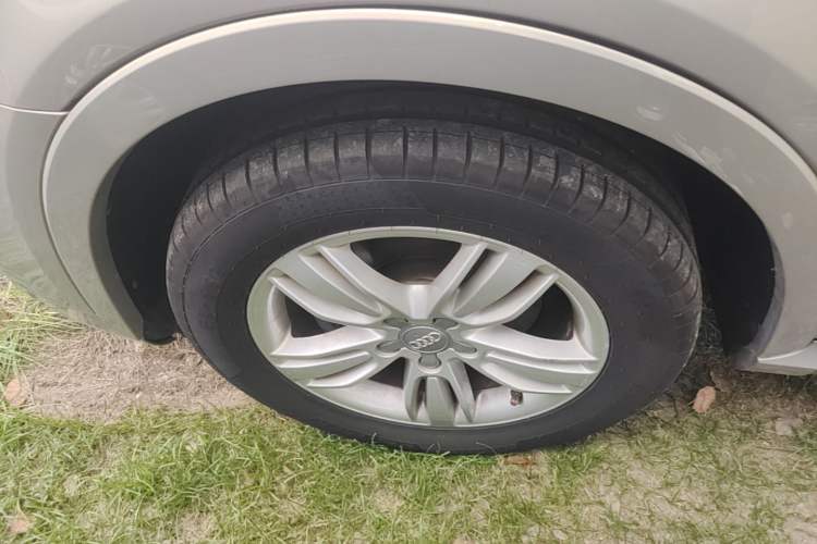 Used Audi Q3 2015 35 TFSI Comfort Model Left Front Wheel Hub