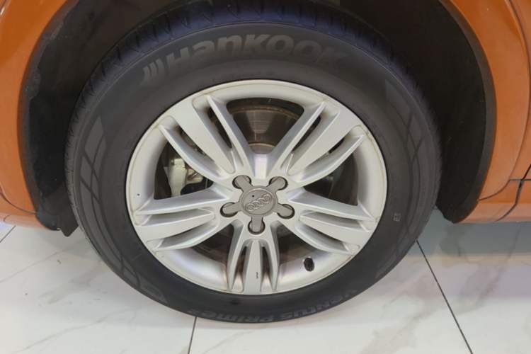 Used Audi Q3 2015 35 TFSI Comfort Model Left Front Wheel Hub