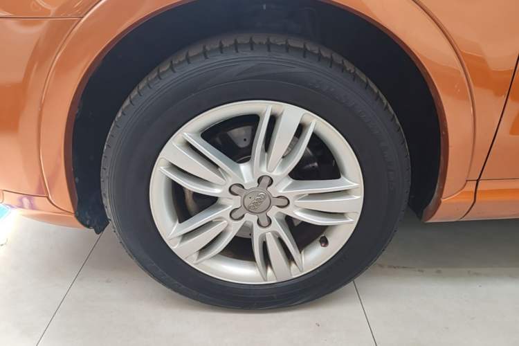 Used Audi Q3 2015 30 TFSI Comfort Model Left Front Wheel Hub
