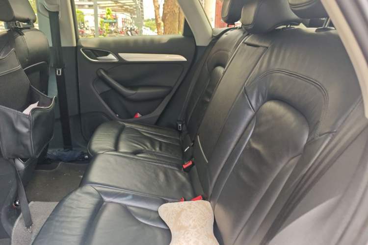 Used Audi Q3 2015 35 TFSI quattro Comfort model Left Rear Seat