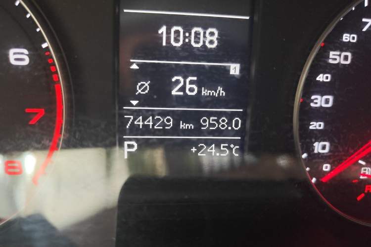 Used Audi Q3 2015 35 TFSI Comfort Model Odometer Close Up