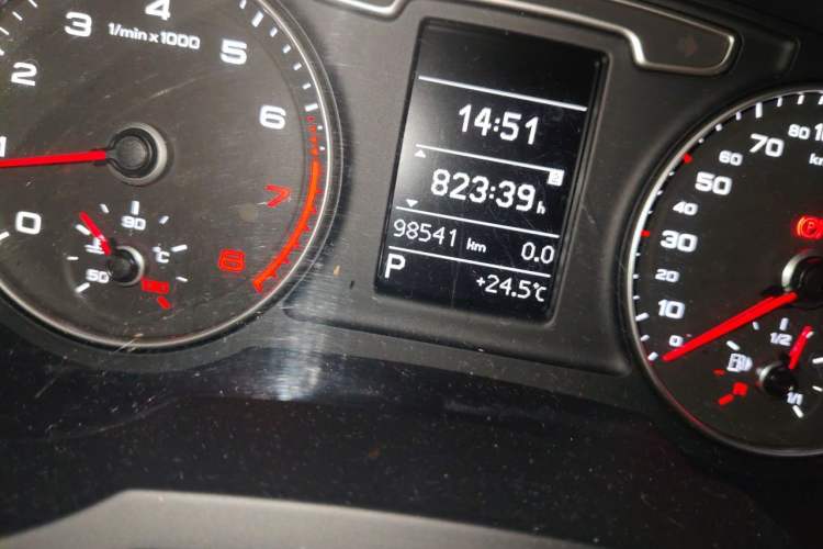 Used Audi Q3 2015 30 TFSI Ambition Edition Odometer Close Up