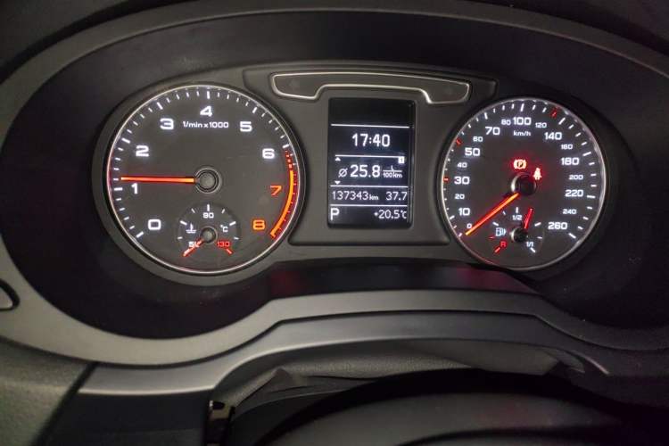 Used Audi Q3 2015 35 TFSI Comfort Model Odometer Close Up