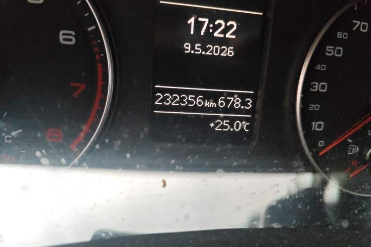 Used Audi Q3 2015 30 TFSI Comfort Model Odometer Close Up