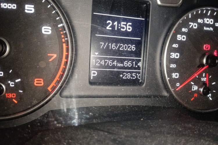 Used Audi Q3 2015 35 TFSI Comfort Model Odometer Close Up