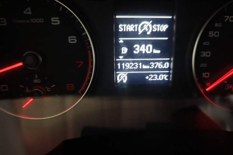 Used Audi Q3 2015 30 TFSI Ambition Edition Odometer Close Up