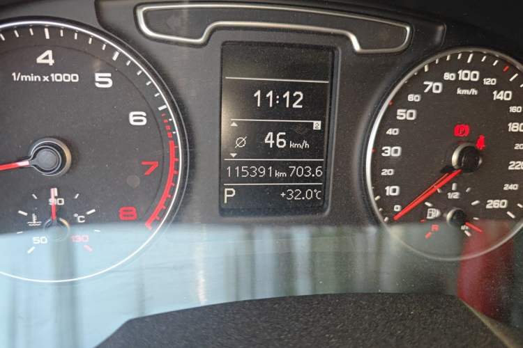 Used Audi Q3 2015 30 TFSI Comfort Model Odometer Close Up