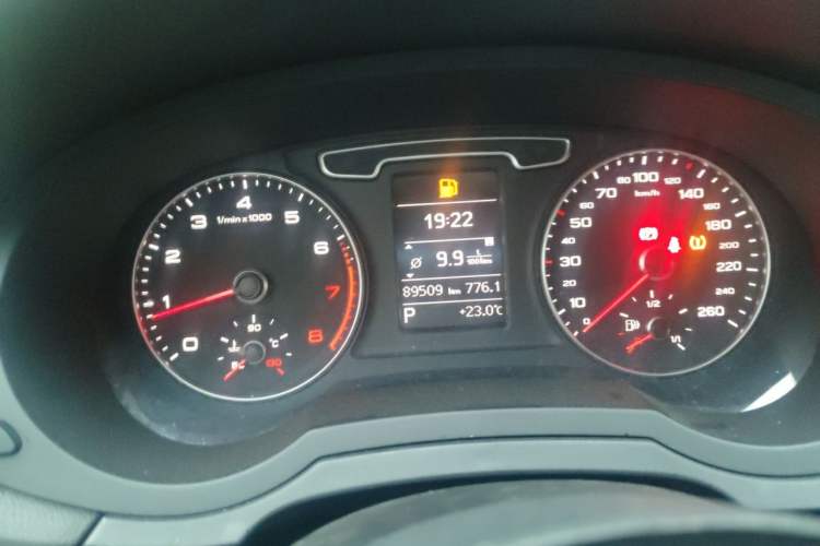 Used Audi Q3 2015 35 TFSI Ambition Edition Odometer Close Up