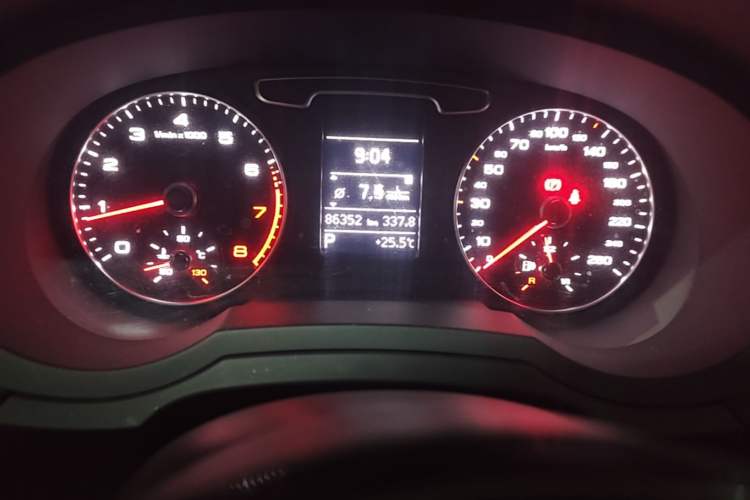 Used Audi Q3 2015 30 TFSI Comfort Model Odometer Close Up