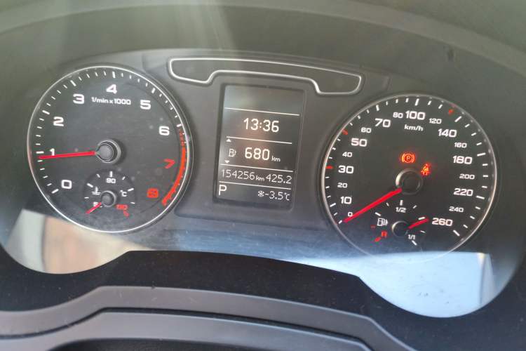 Used Audi Q3 2015 30 TFSI Ambition Edition Odometer Close Up