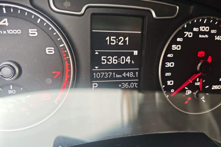 Used Audi Q3 2015 30 TFSI Comfort Model Odometer Close Up