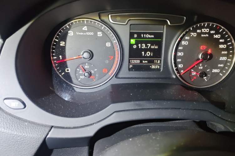 Used Audi Q3 2015 35 TFSI quattro Technology Edition Odometer Close Up