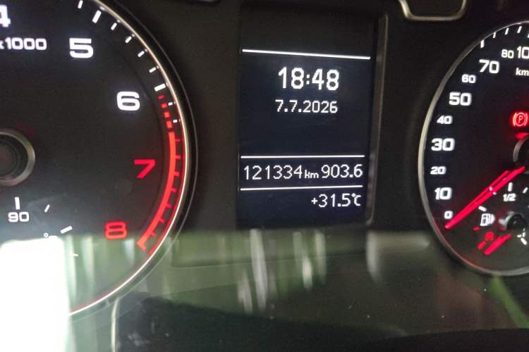 Used Audi Q3 2015 30 TFSI Comfort Model Odometer Close Up