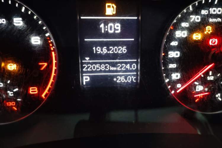 Used Audi Q3 2015 35 TFSI Comfort Model Odometer Close Up
