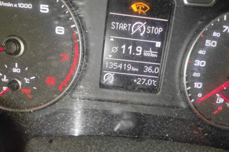 Used Audi Q3 2015 35 TFSI Millionth Anniversary Comfort Model Odometer Close Up