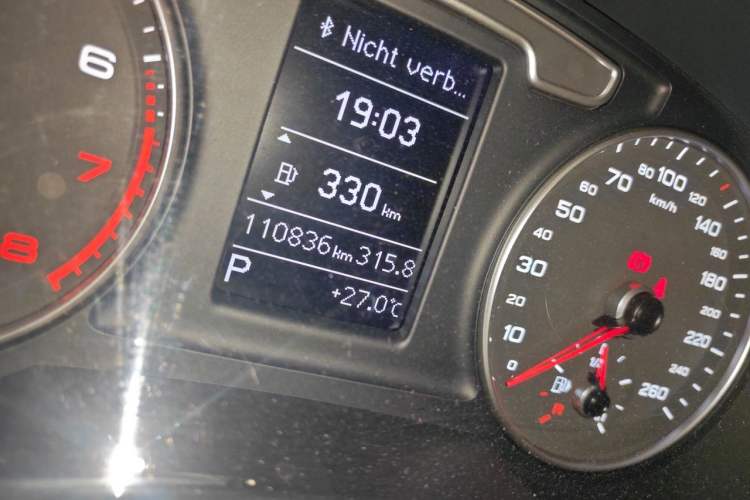 Used Audi Q3 2015 30 TFSI Ambition Edition Odometer Close Up