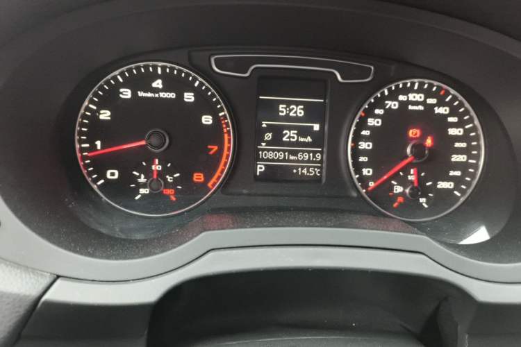 Used Audi Q3 2015 35 TFSI Ambition Edition Odometer Close Up