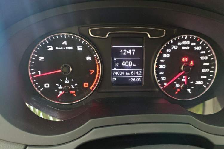 Used Audi Q3 2015 35 TFSI Comfort Model Odometer Close Up