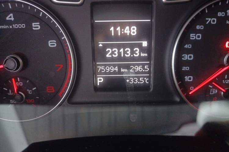 Used Audi Q3 2015 35 TFSI Ambition Edition Odometer Close Up
