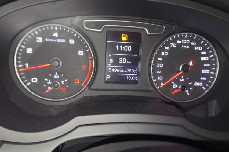 Used Audi Q3 2015 35 TFSI Comfort Model Odometer Close Up