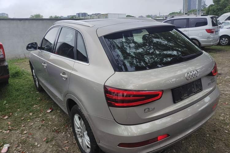 Used Audi Q3 2015 35 TFSI Comfort Model Rear Left 45 Deg