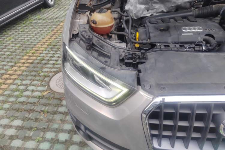 Used Audi Q3 2015 35 TFSI Millionth Anniversary Comfort Model Right Front Headlight