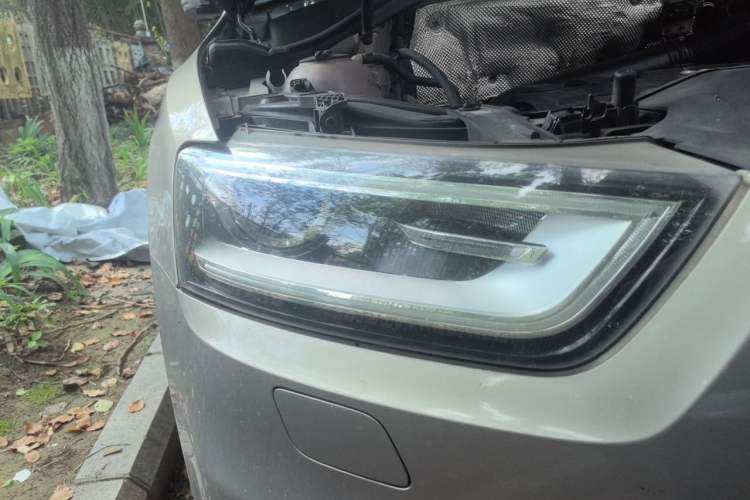 Used Audi Q3 2015 35 TFSI quattro Comfort model Right Front Headlight