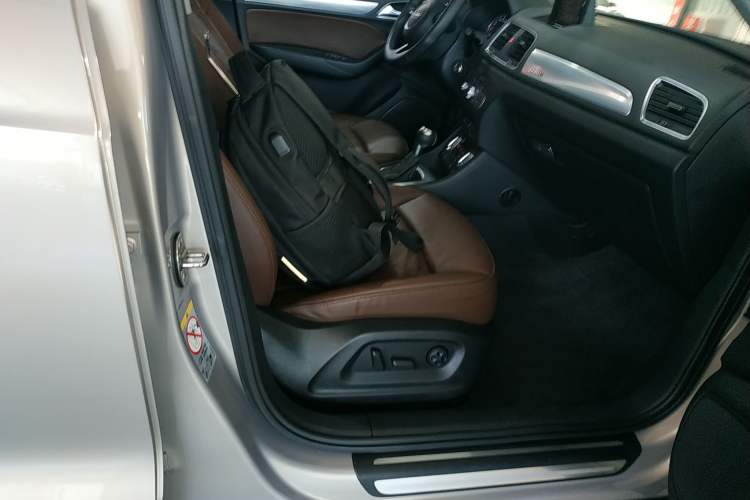 Used Audi Q3 2015 35 TFSI quattro Technology Edition Right Front Seat