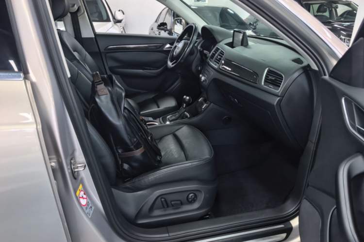 Used Audi Q3 2015 35 TFSI quattro Technology Edition Right Front Seat