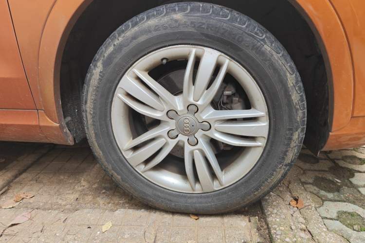 Used Audi Q3 2015 35 TFSI Comfort Model Right Front Wheel Hub