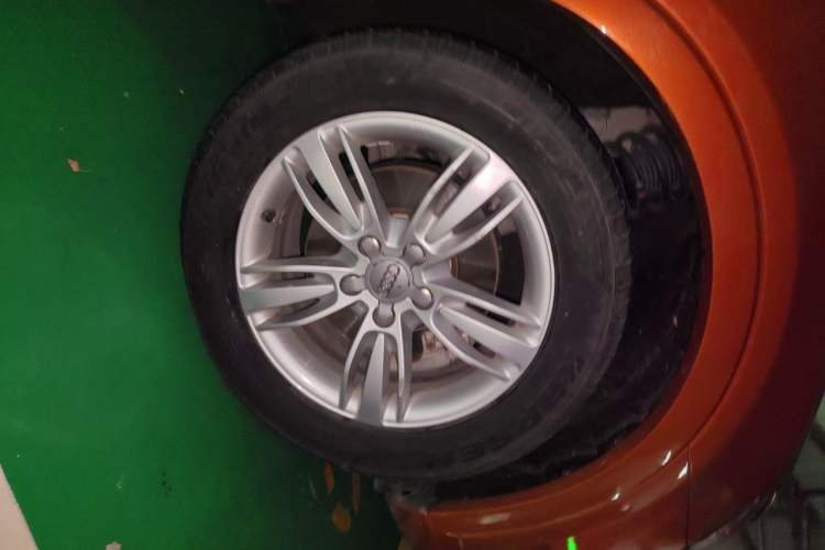 Used Audi Q3 2015 35 TFSI Comfort Model Right Front Wheel Hub