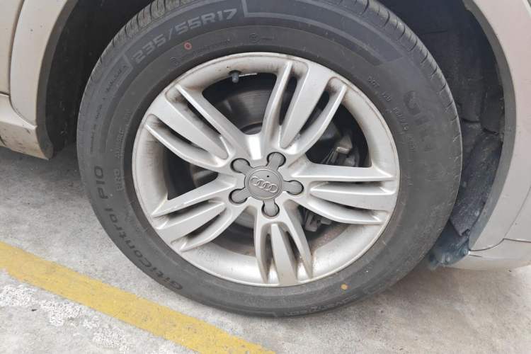 Used Audi Q3 2015 30 TFSI Comfort Model Right Front Wheel Hub