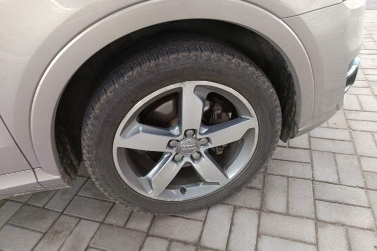 Used Audi Q3 2015 35 TFSI Comfort Model Right Front Wheel Hub
